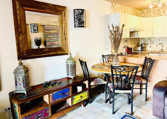 Elegant In Amarilla Golf - Fw 411 شقة